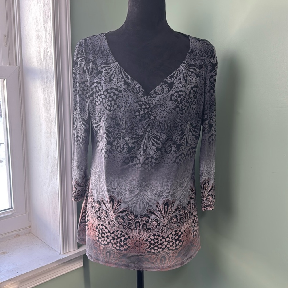 Axcess ombre, gray, and pink top XL